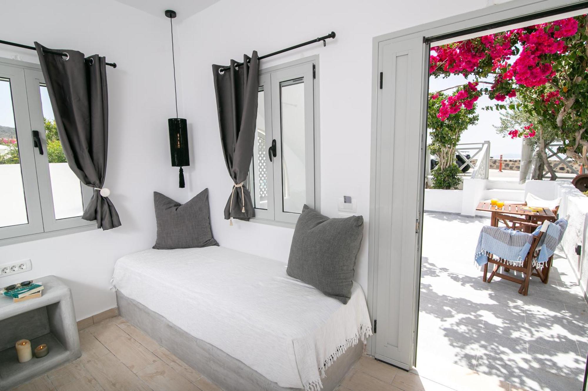 Sensia Luxury Apartment With Hot Tub Oia  Exterior photo